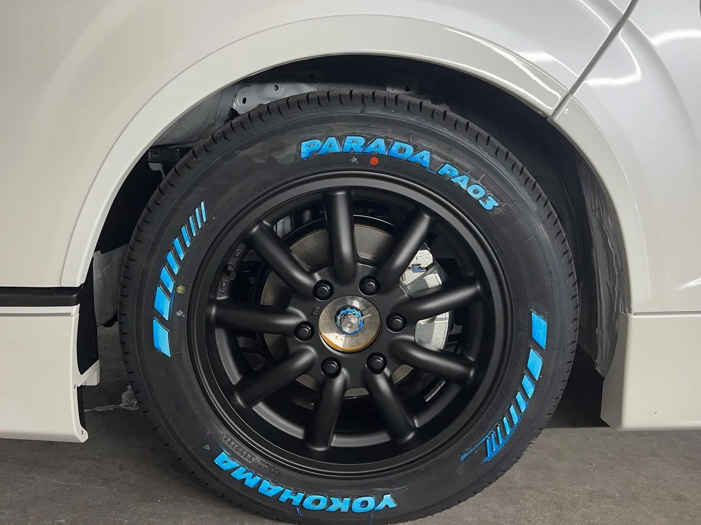 9型ハイエースダークプライムSにフルカスタム☺️