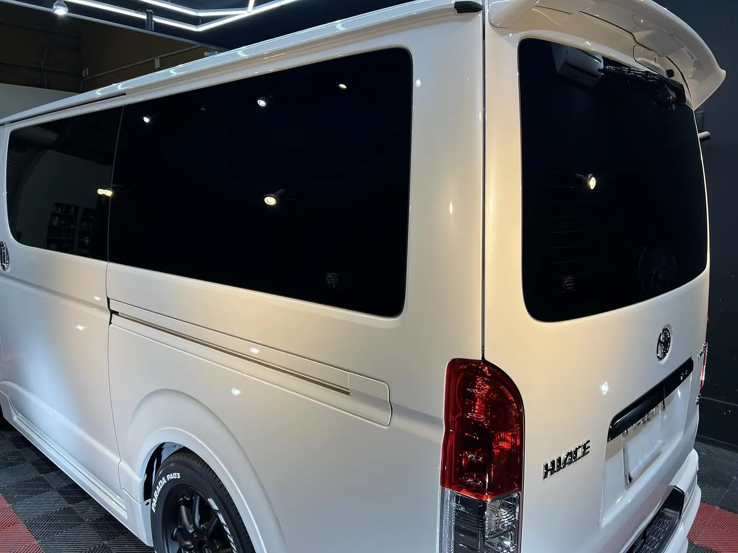 9型ハイエースダークプライムSにフルカスタム☺️