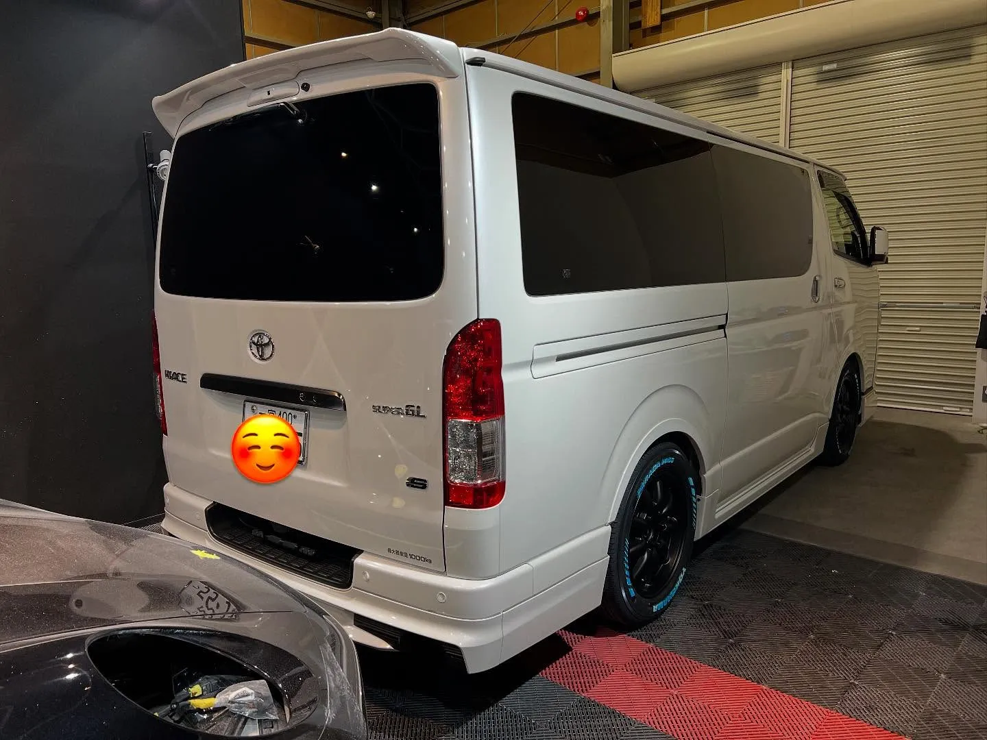 9型ハイエースダークプライムSにフルカスタム☺️