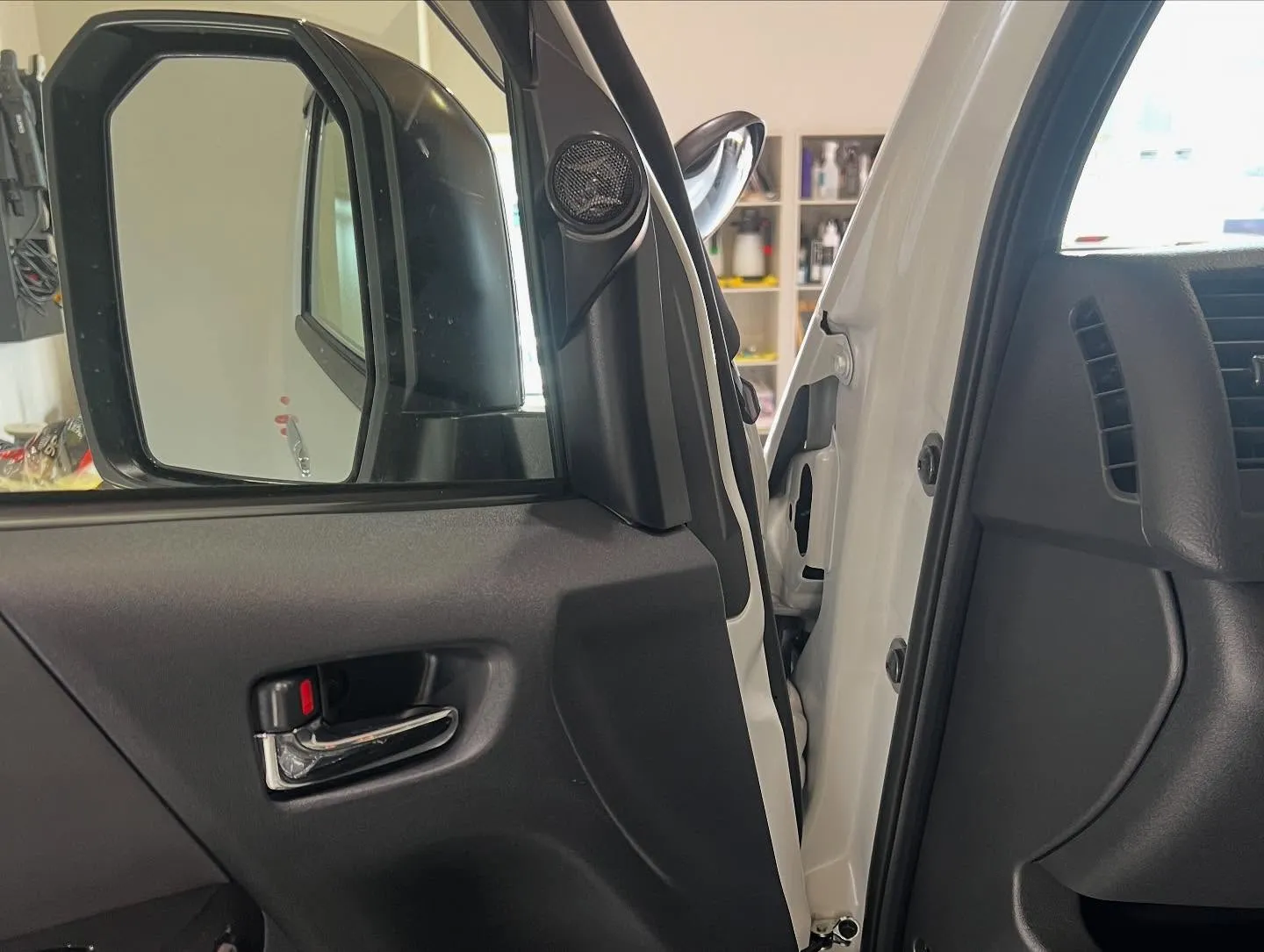 9型ハイエースダークプライムSにフルカスタム☺️