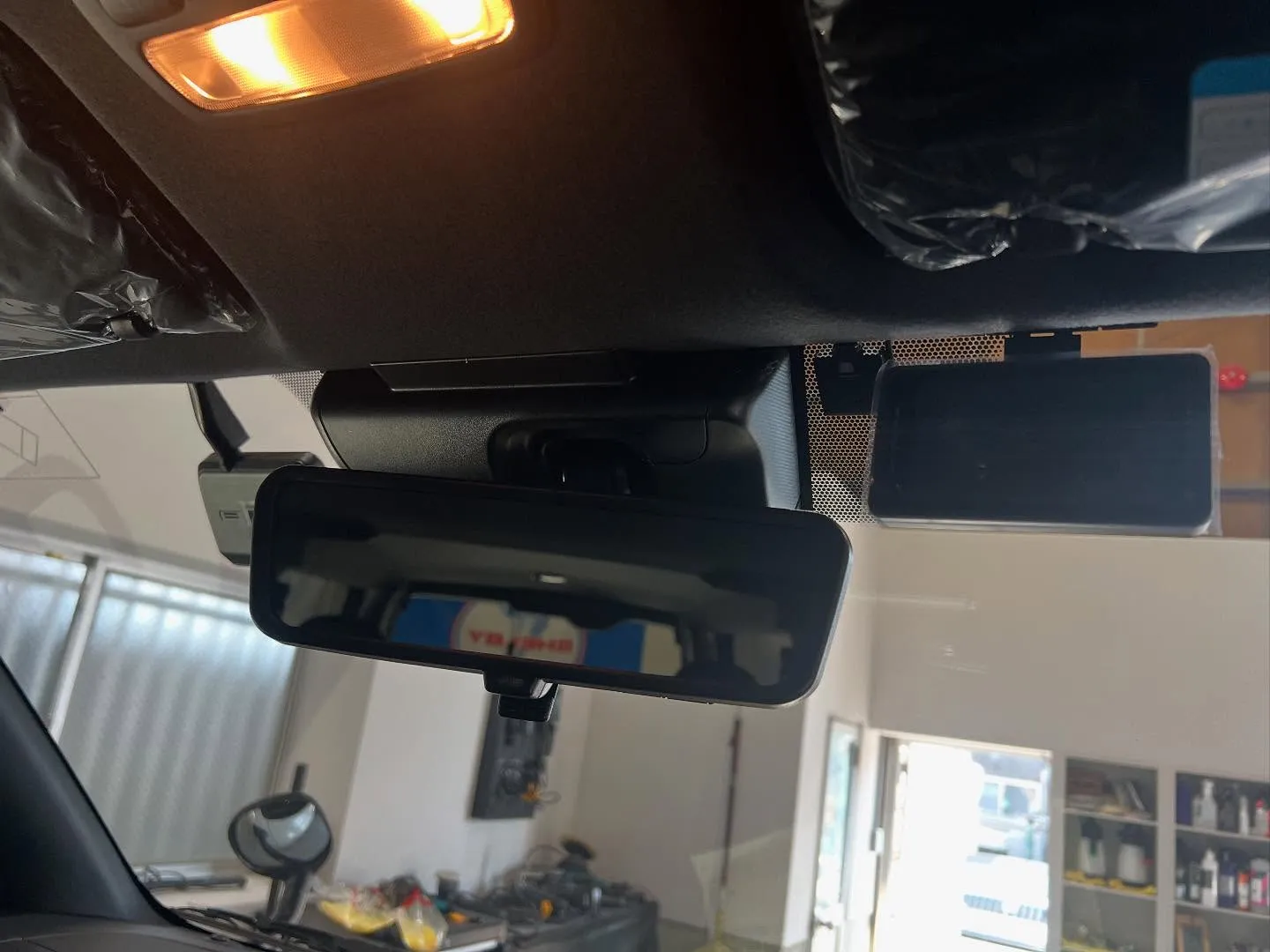 9型ハイエースダークプライムSにフルカスタム☺️