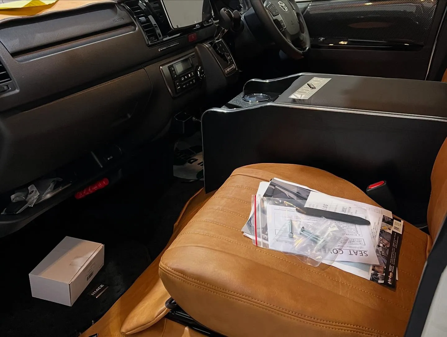 9型ハイエースダークプライムSにフルカスタム☺️