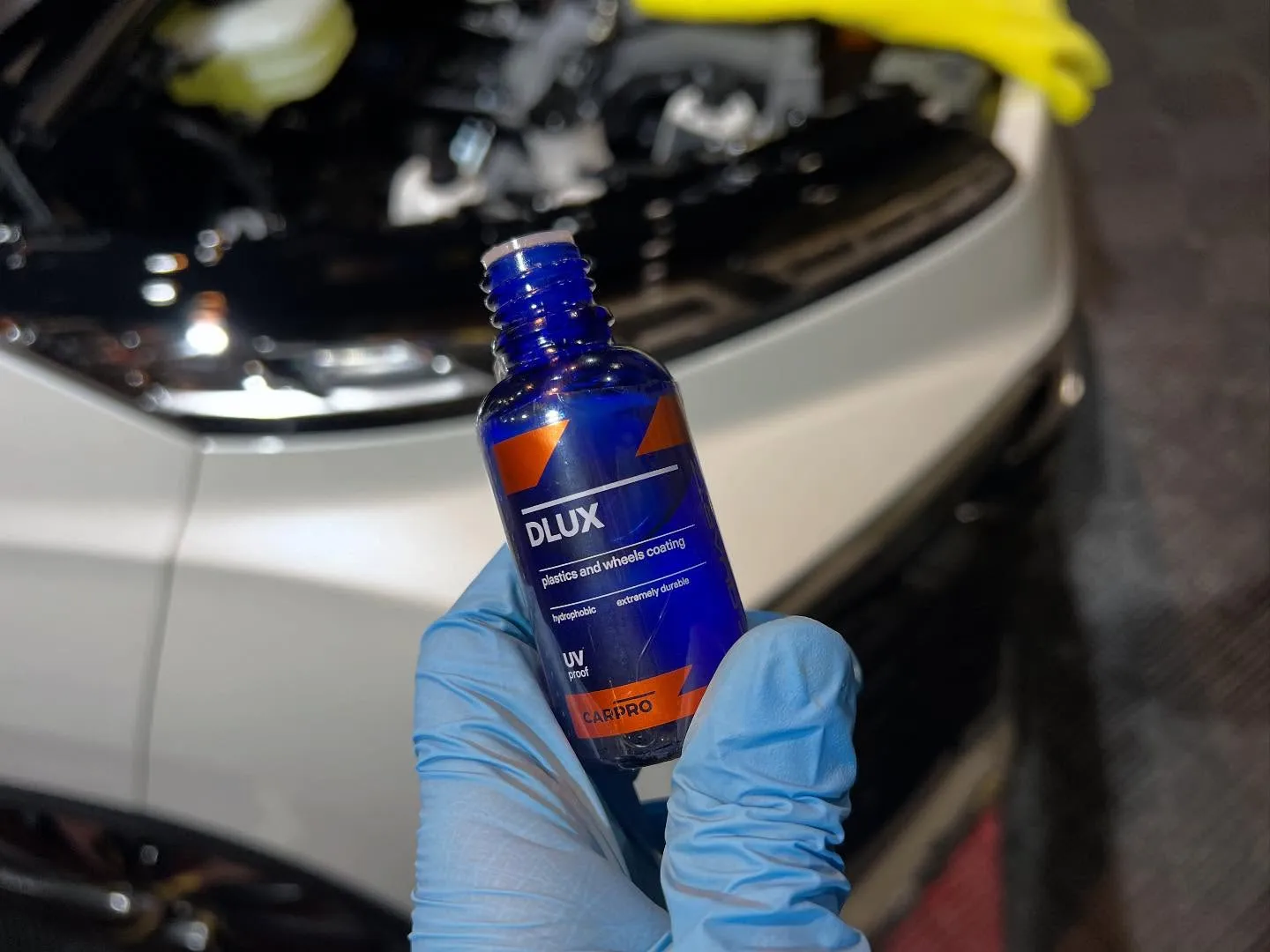 ヴォクシーにホイールコーティングとフィルム施工😊