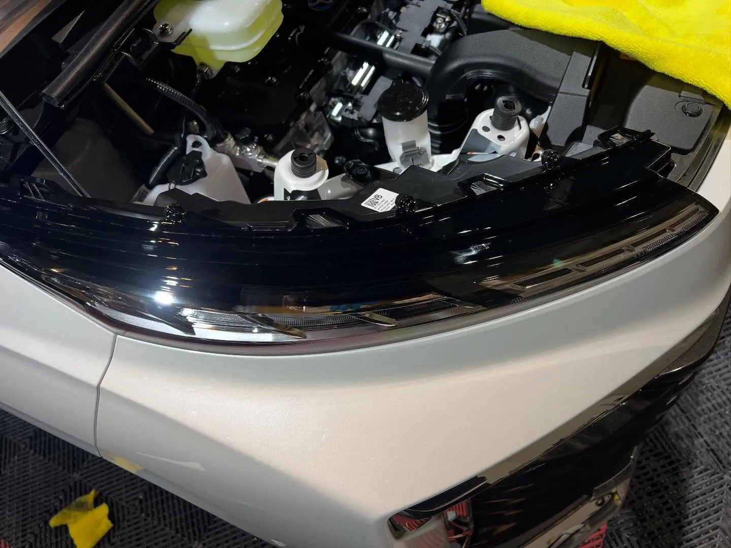 ヴォクシーにホイールコーティングとフィルム施工😊