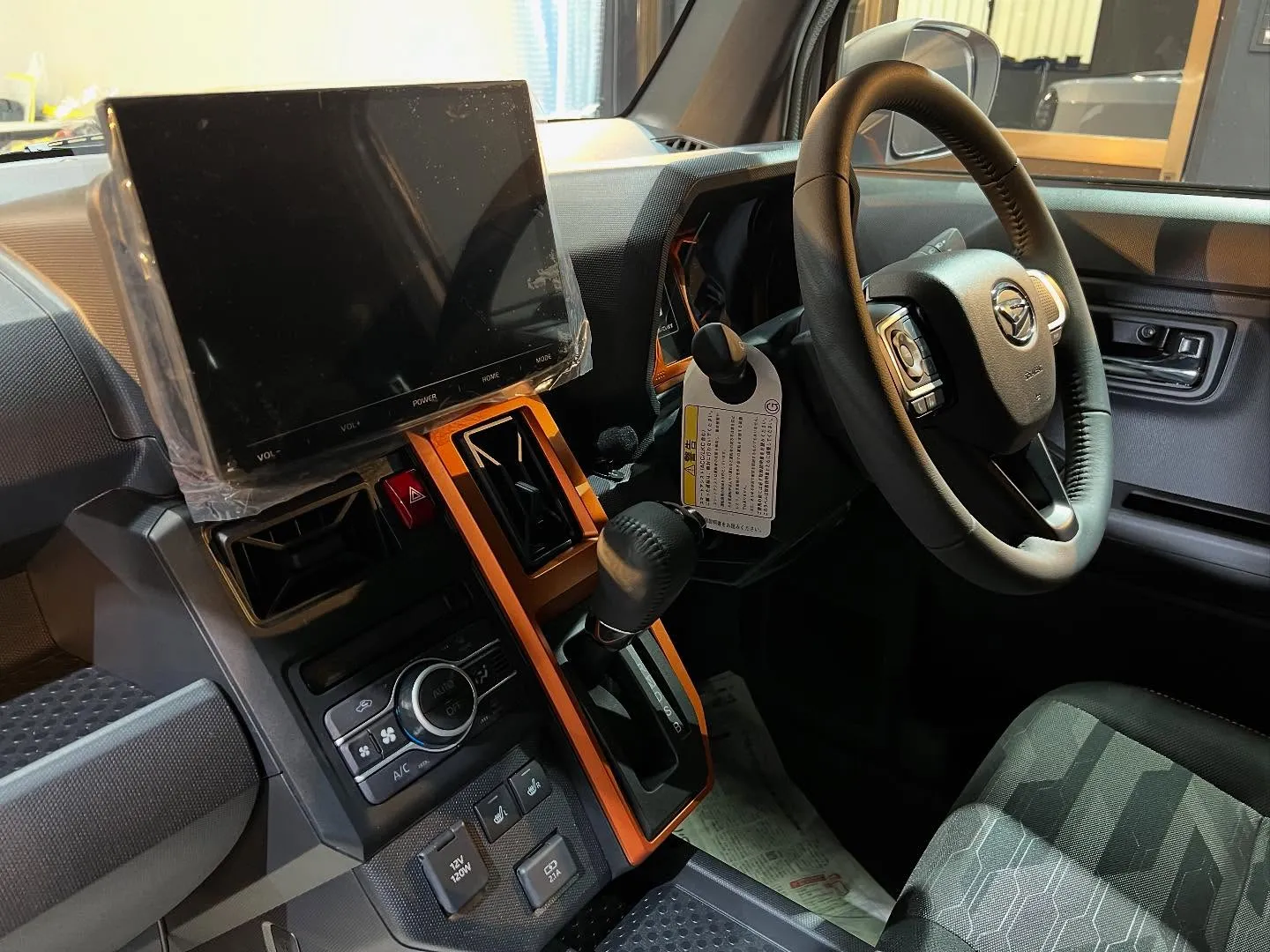 タフトにコーティング、フィルム、ナビ取付☺️