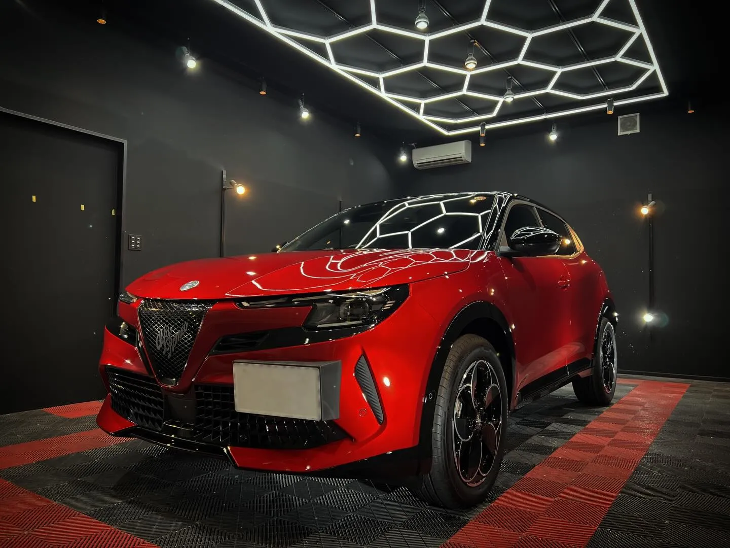 アルファロメオジュニアにセラミックコーティング😊